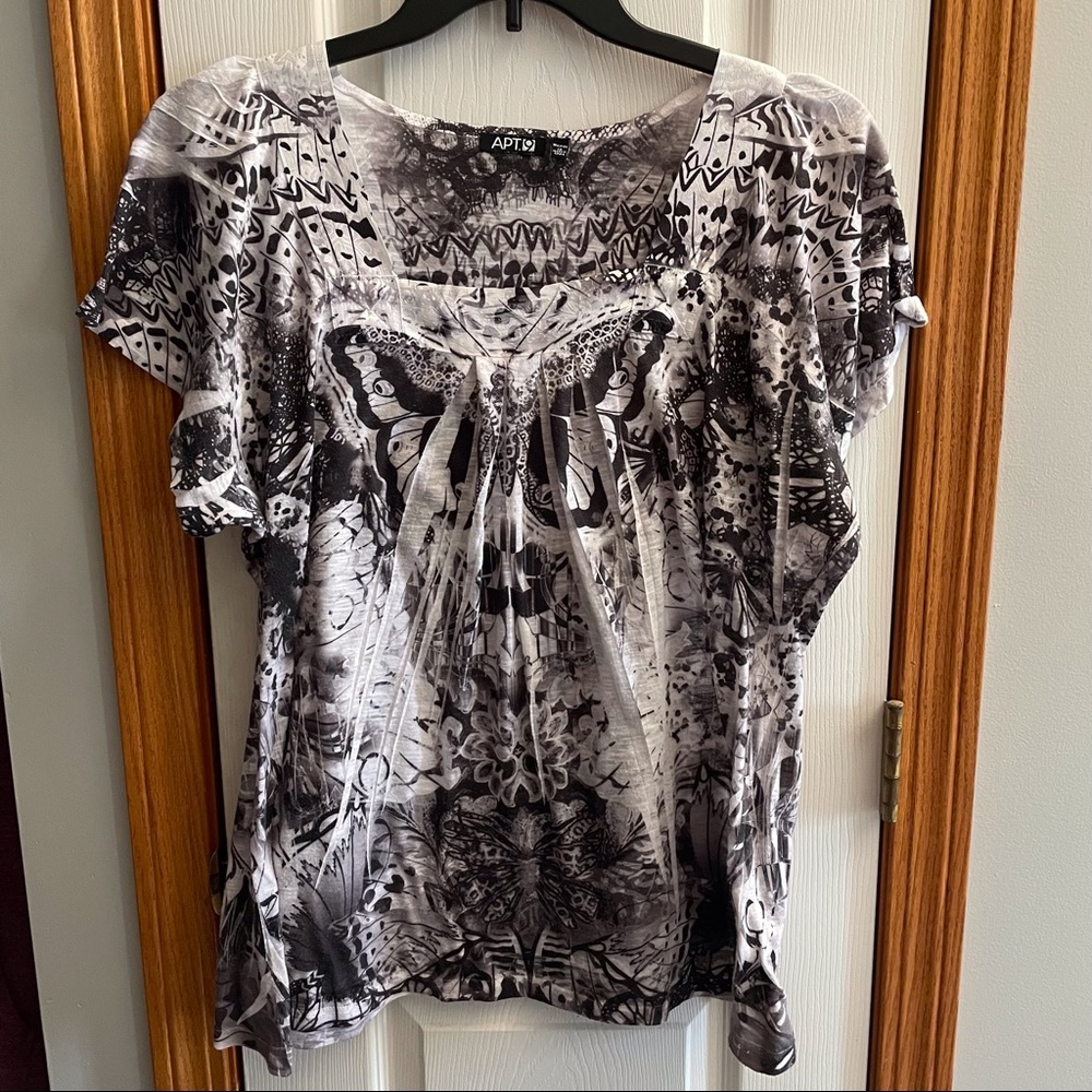 Apt. 9 Butterfly Top- size 1X
